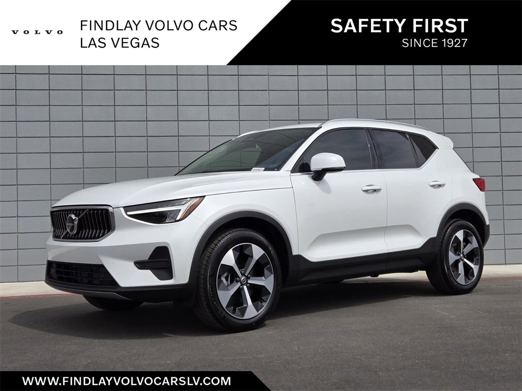 New 2025 Volvo XC40 B5 Core w/ Climate Package