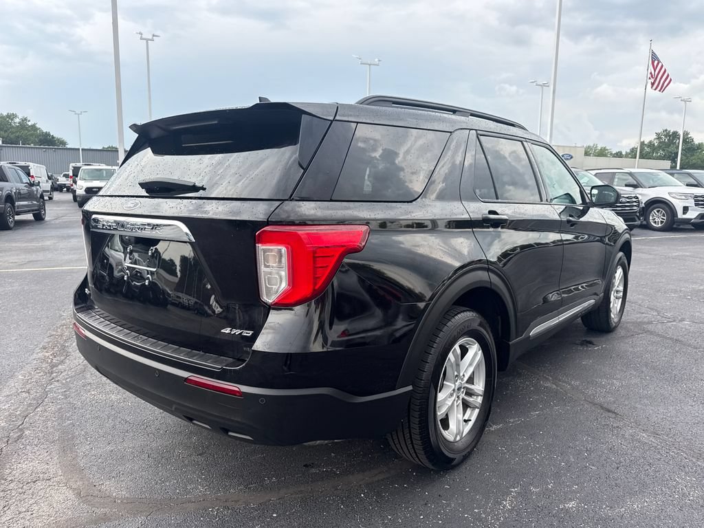 Used 2024 Ford Explorer XLT AWD/4WD image 7