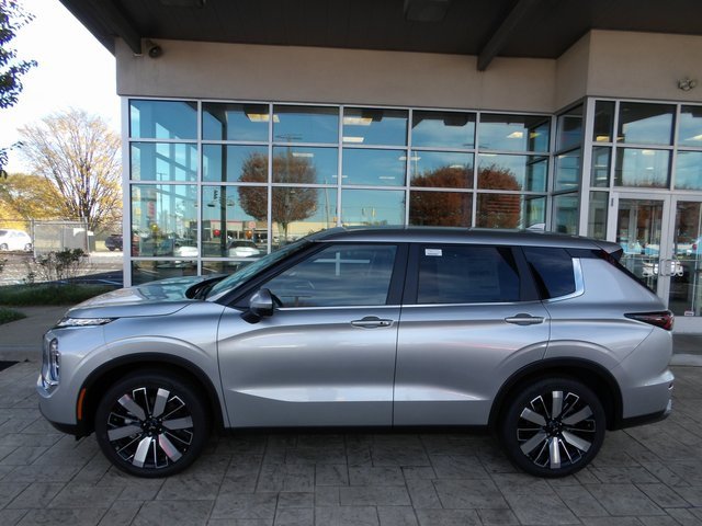 New 2025 Mitsubishi Outlander SE image 4