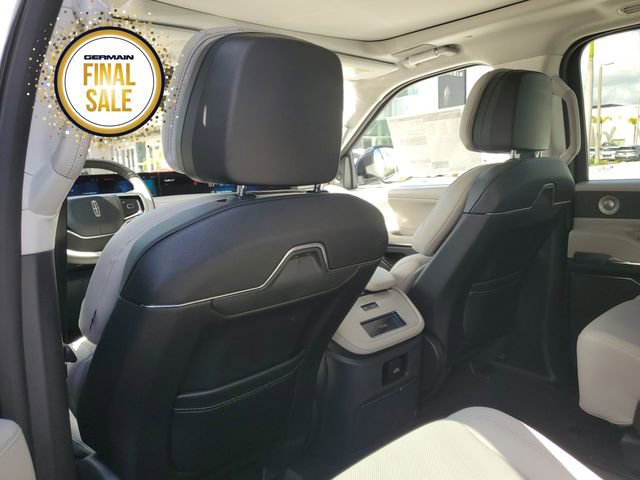 New 2025 Lincoln Navigator Reserve image 18
