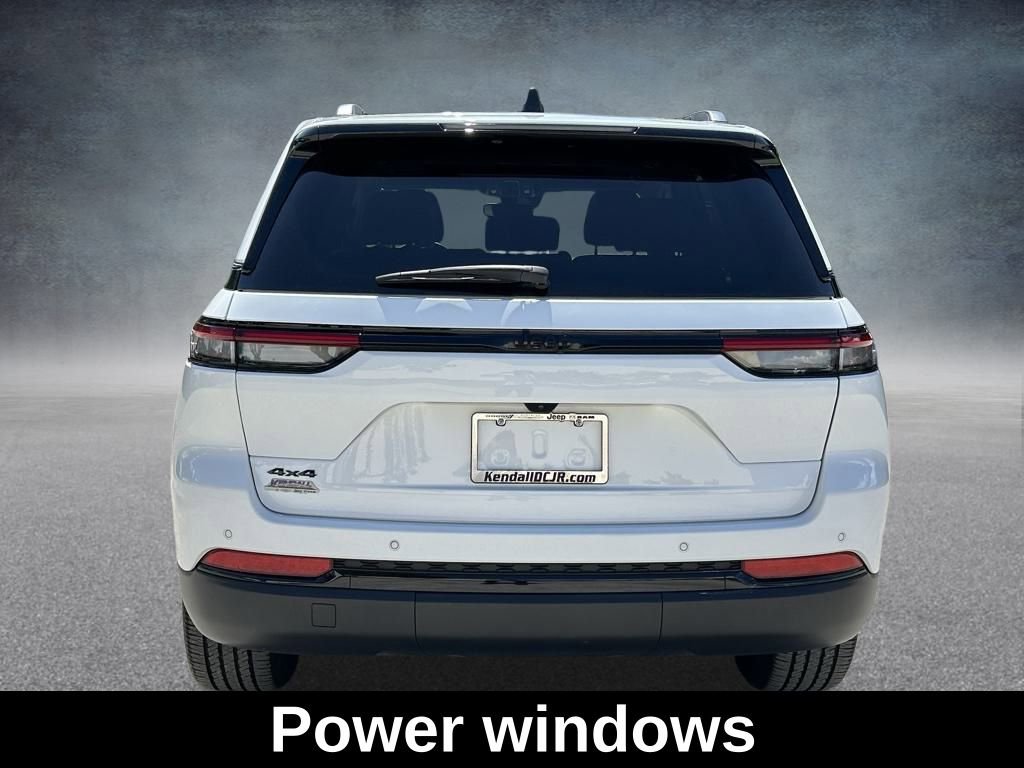 Certified 2024 Jeep Grand Cherokee Altitude image 8