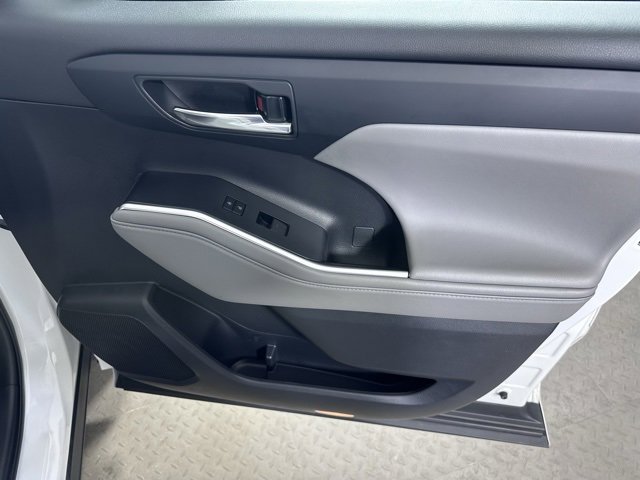 Used 2022 Toyota Highlander XLE image 9