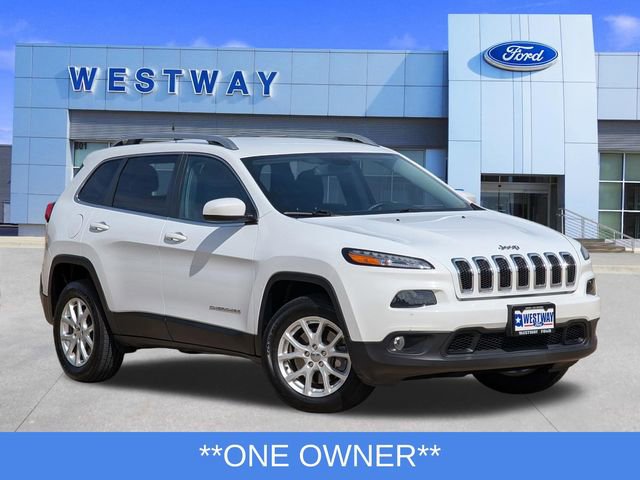 Used 2017 Jeep Cherokee Latitude w/ Cold Weather Group AWD/4WD image 1