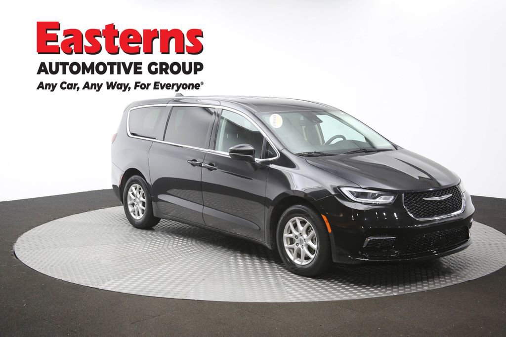 Used 2023 Chrysler Pacifica Touring-L FWD image 51