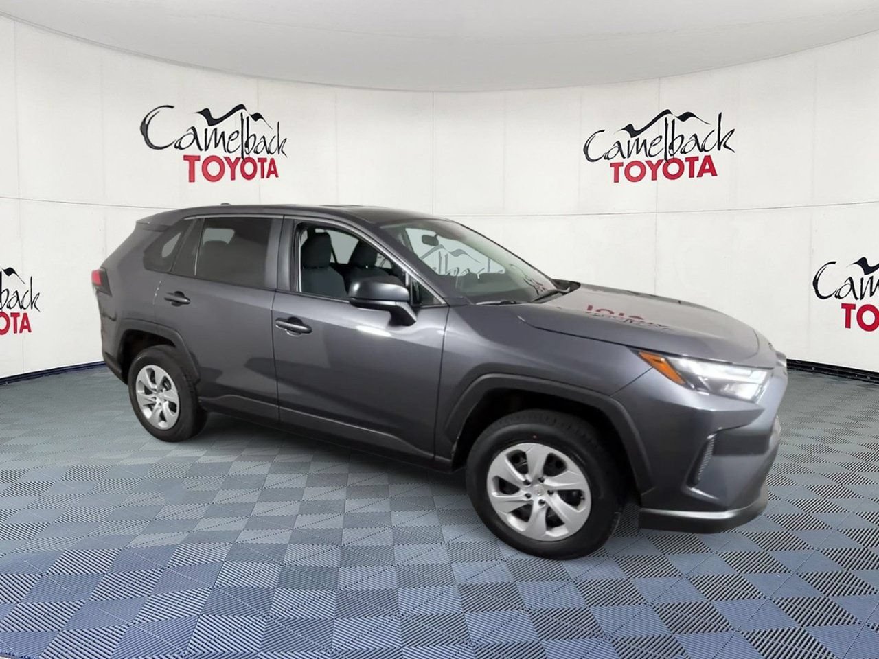 Used 2025 Toyota RAV4 LE AWD/4WD image 2