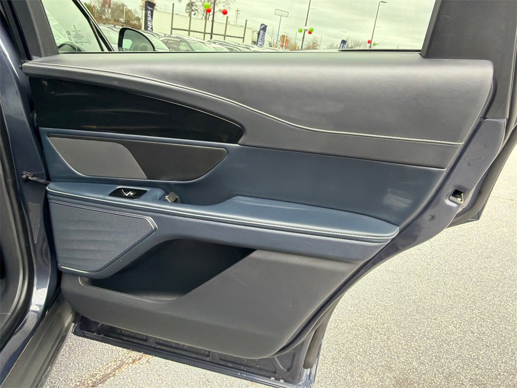 Used 2024 Lincoln Nautilus Reserve image 16
