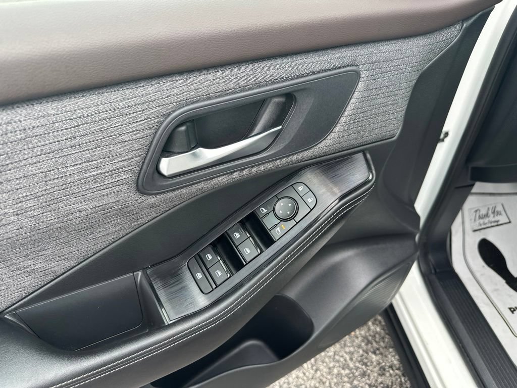 Used 2023 Nissan Rogue SV FWD image 14