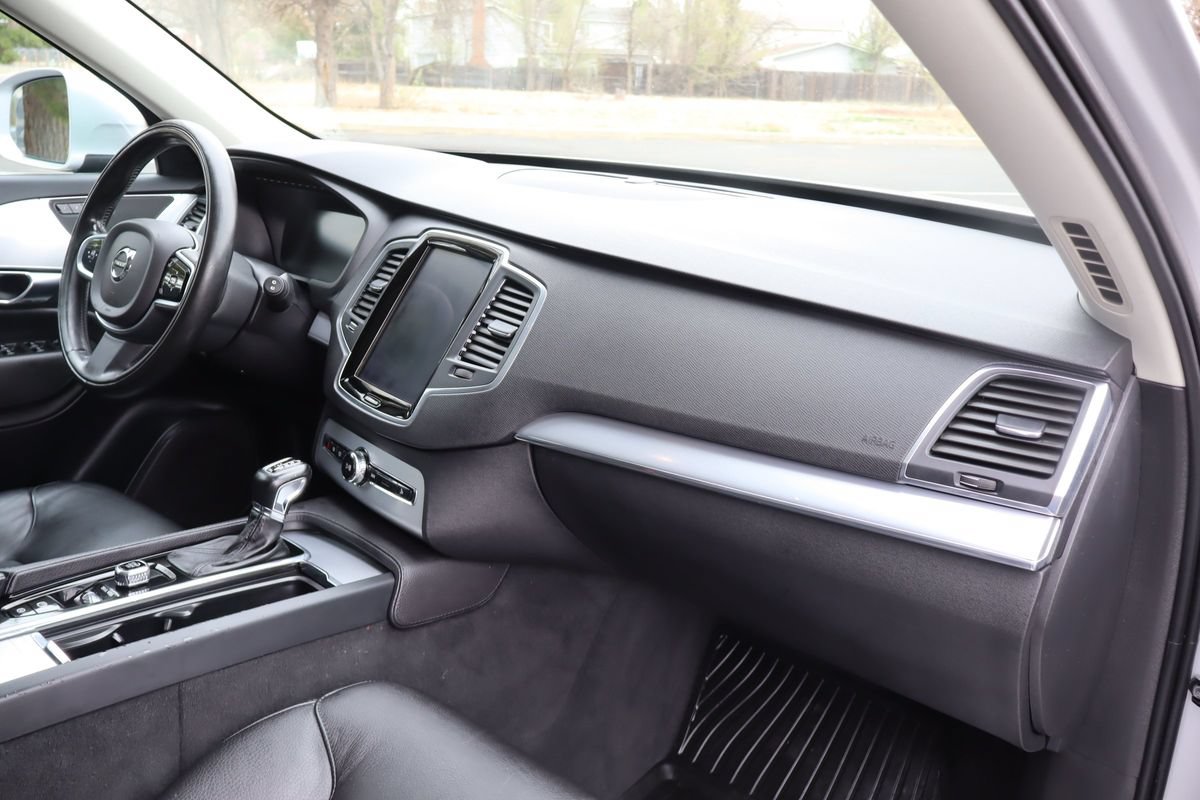 Used 2018 Volvo XC90 T6 Momentum w/ Convenience Package AWD/4WD image 17