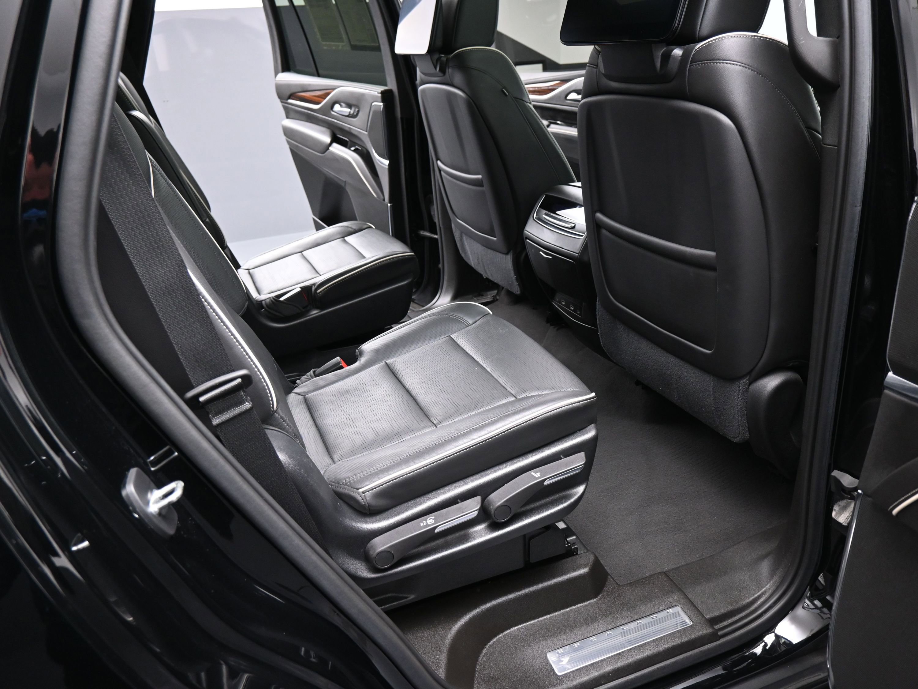 Used 2021 Cadillac Escalade Premium Luxury image 20