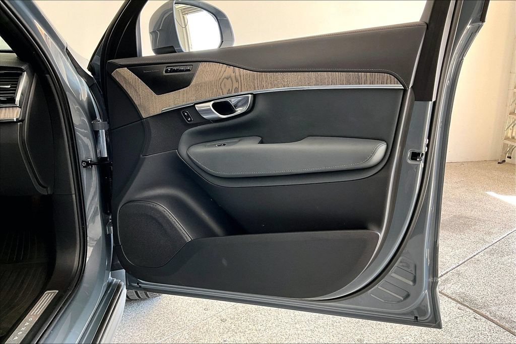 Certified 2023 Volvo XC90 B6 Ultimate w/ Lounge Package AWD/4WD image 24