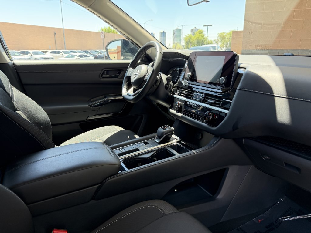 Used 2025 Nissan Pathfinder SV w/ SV Premium Package FWD image 41