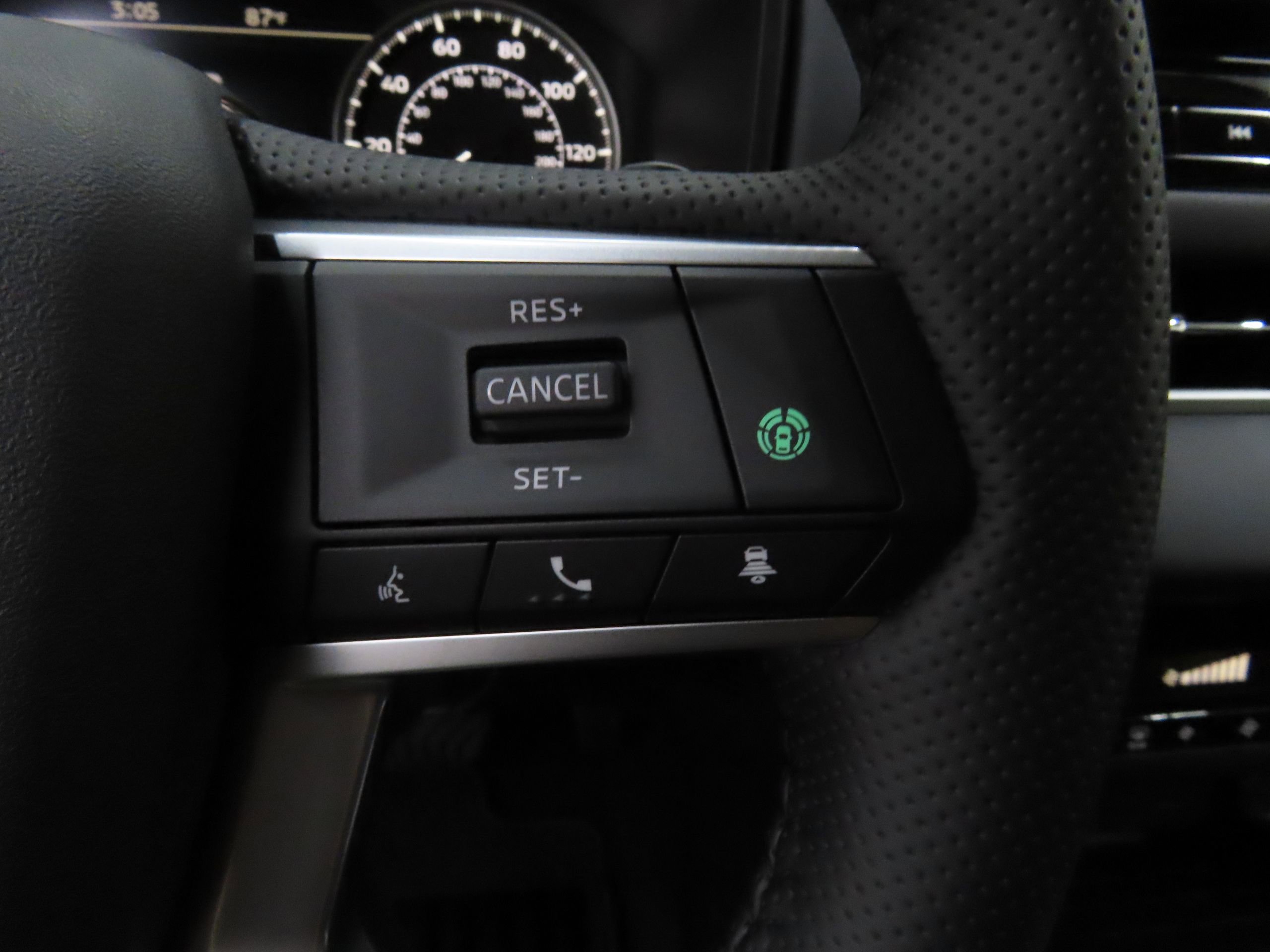 New 2025 Mitsubishi Outlander SE image 13