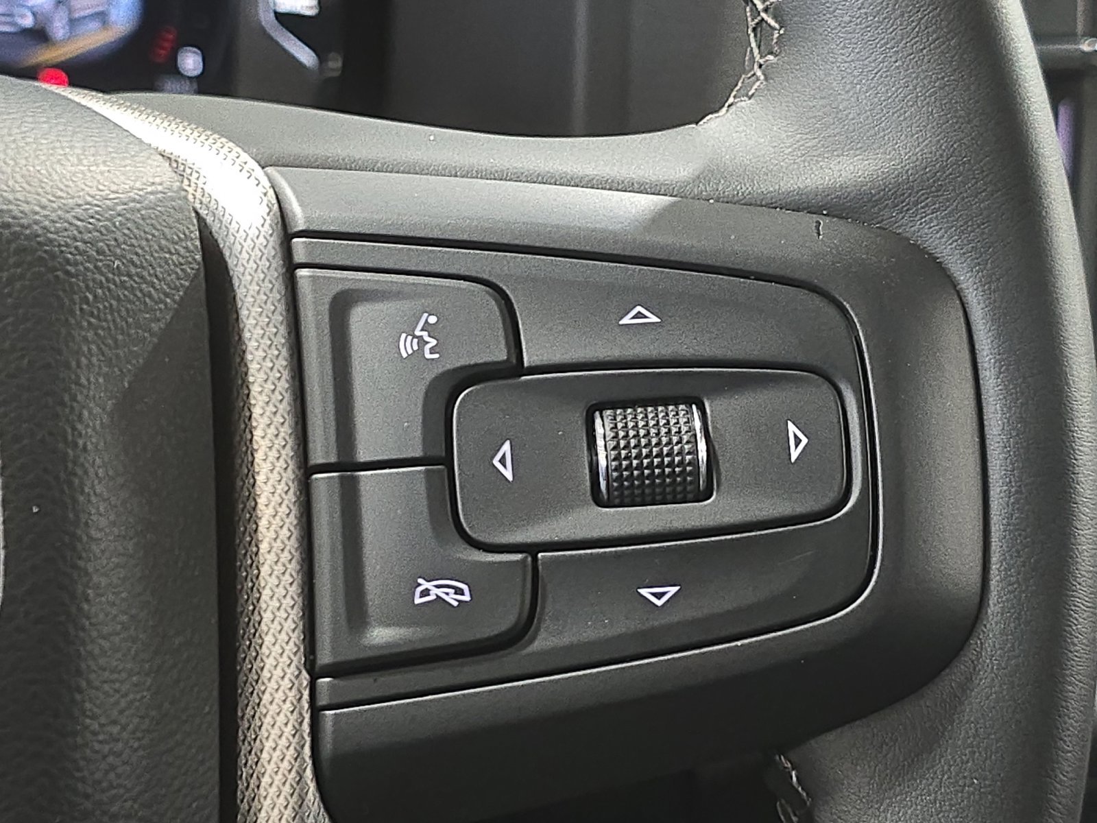 Used 2024 GMC Yukon Denali RWD image 16