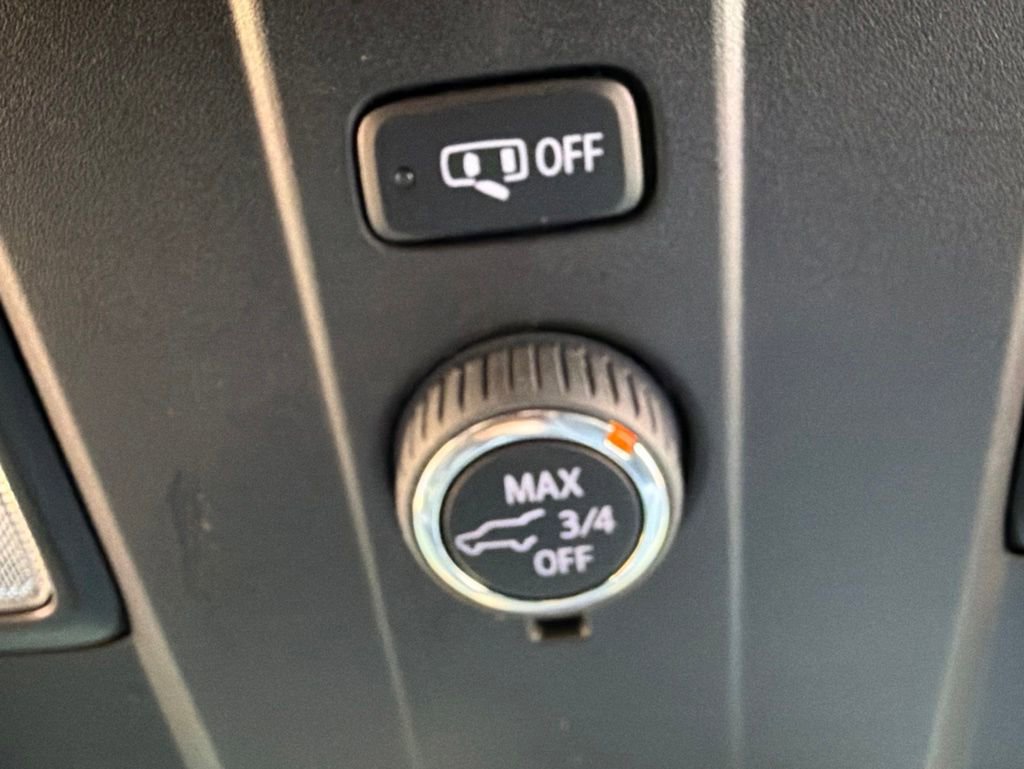 Used 2025 Chevrolet Suburban LT AWD/4WD image 28