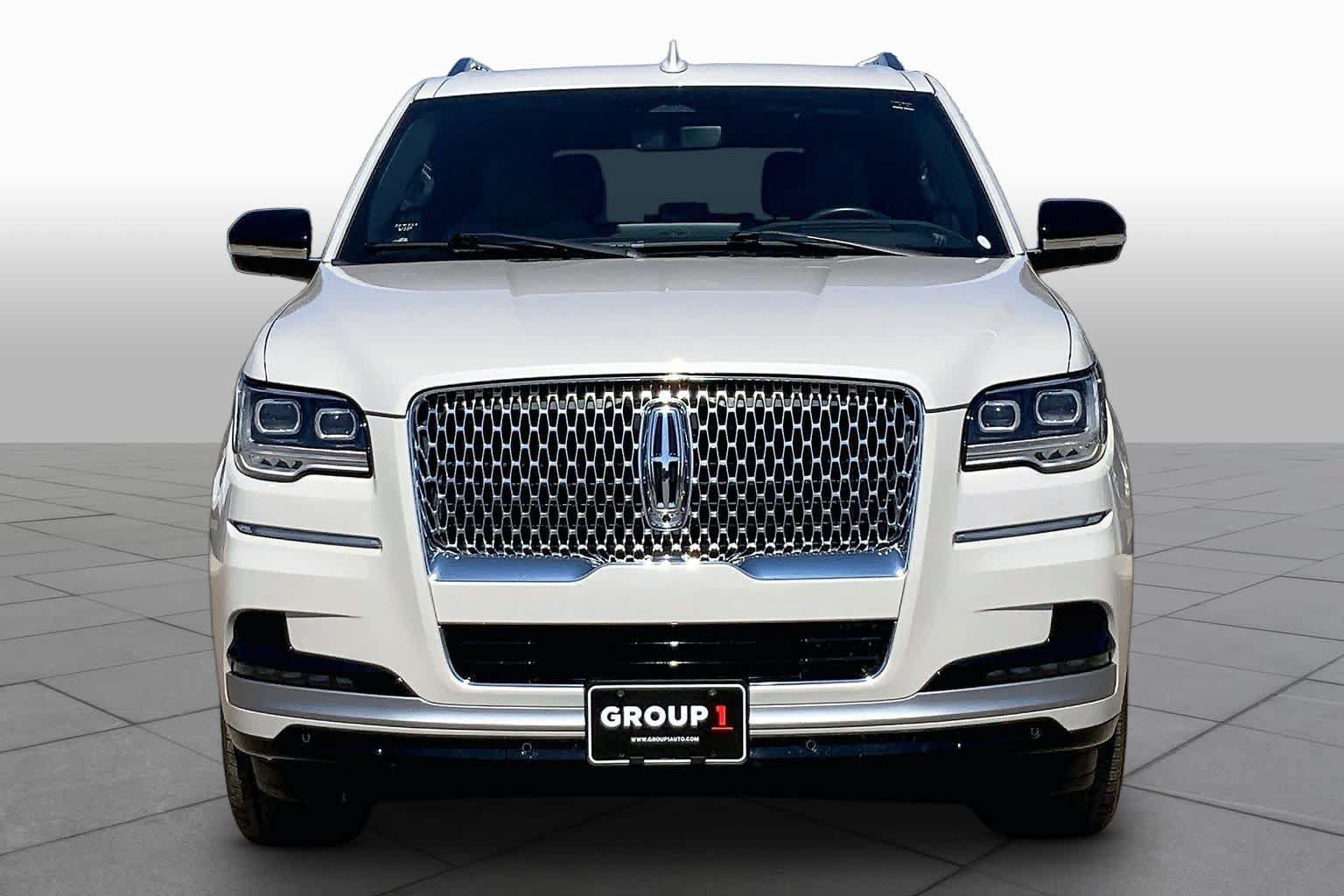 Used 2022 Lincoln Navigator Reserve AWD/4WD image 4