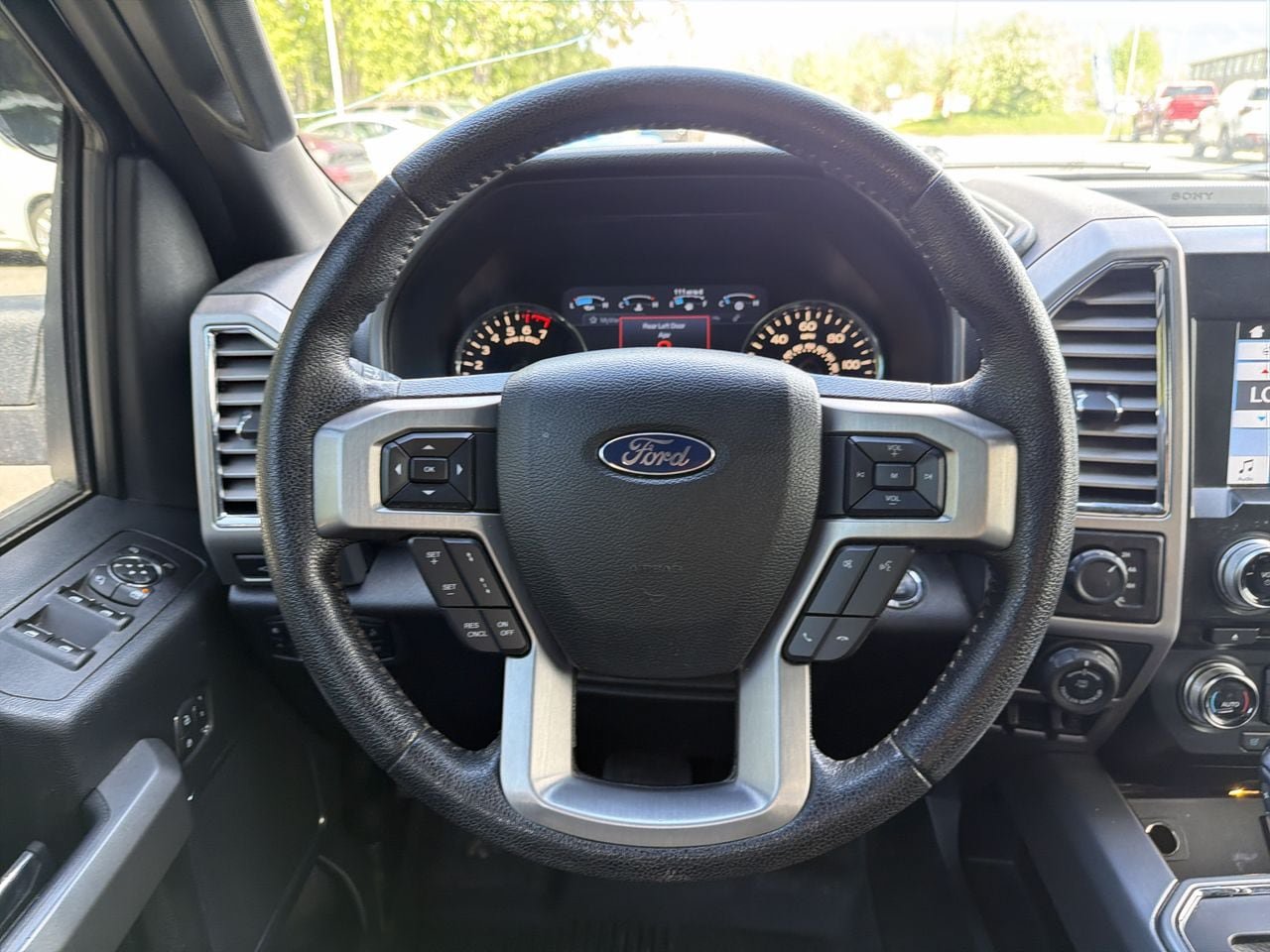 Used 2016 Ford F150 Platinum w/ Equipment Group 701A Luxury AWD/4WD image 14