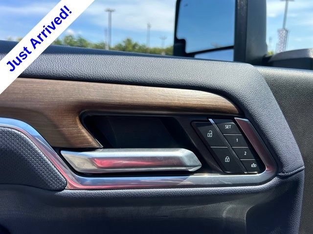 Used 2025 Chevrolet Silverado 2500 High Country w/ Technology Package AWD/4WD image 12
