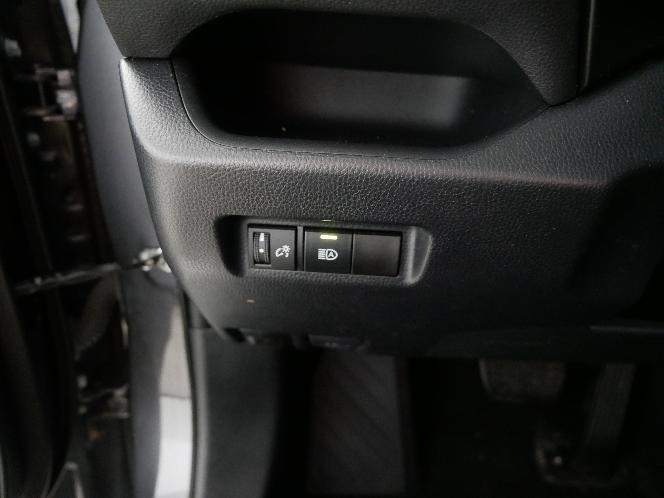 Used 2019 Toyota RAV4 LE w/ All Weather Liner Package AWD/4WD image 26