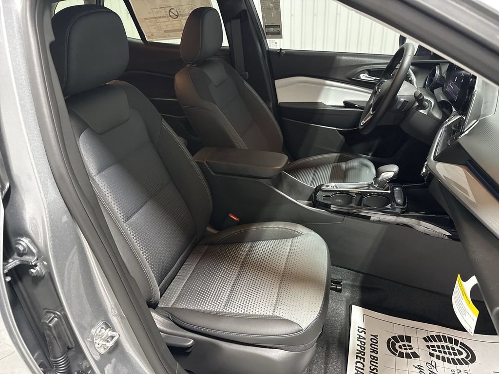 New 2026 Chevrolet Trax LT w/ Midnight Edition FWD image 29