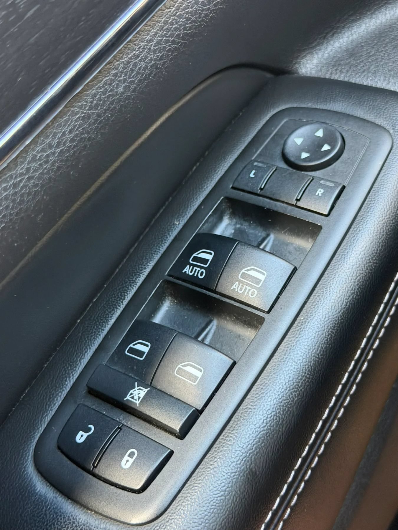 Used 2017 Jeep Grand Cherokee Limited w/ Luxury Group II AWD/4WD image 31