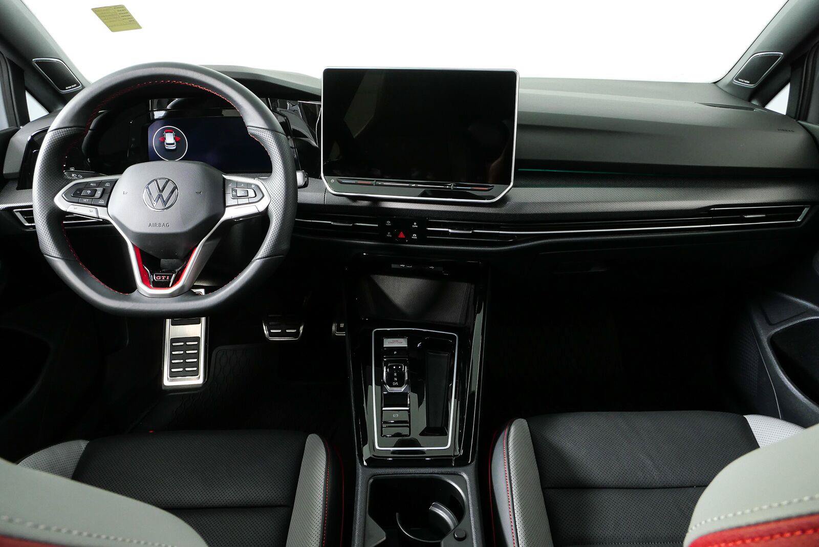 Used 2025 Volkswagen GTI SE FWD image 20