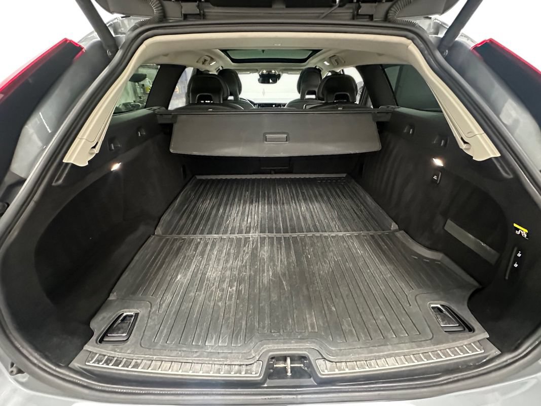 Used 2018 Volvo V90 T6 Cross Country w/ Convenience Package AWD/4WD image 14