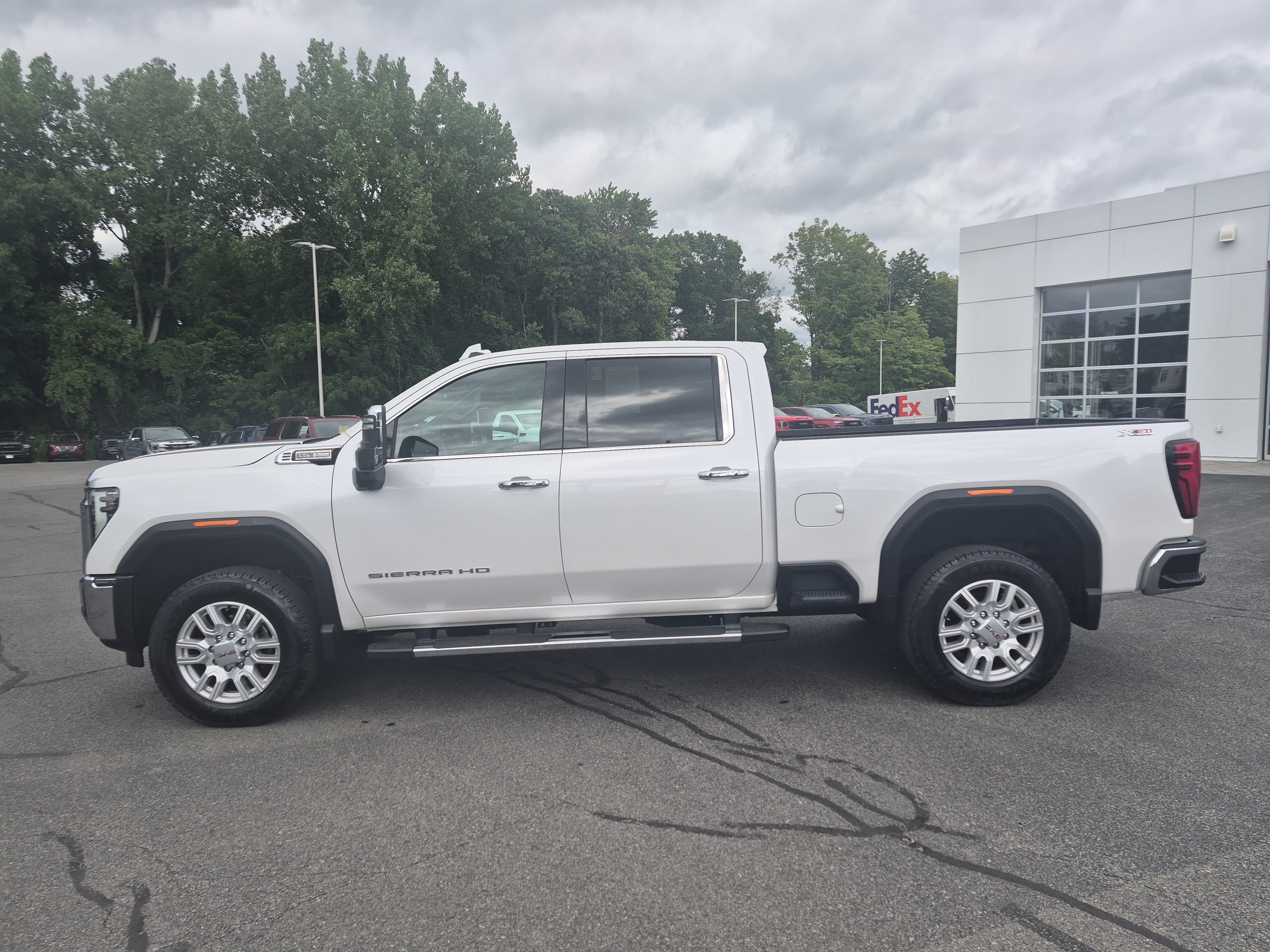 Used 2024 GMC Sierra 2500 SLT w/ SLT Premium Package AWD/4WD image 2