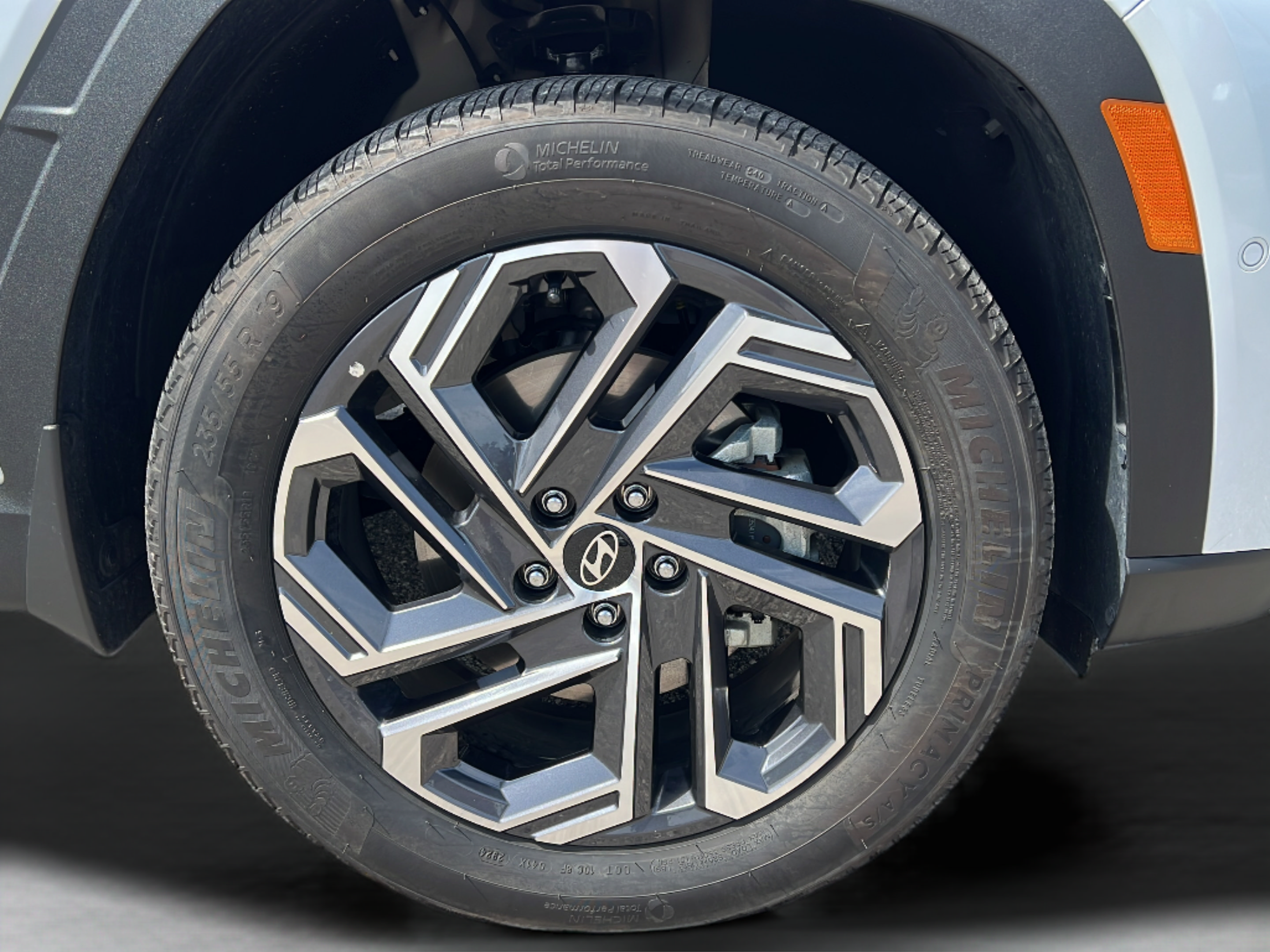 Certified 2025 Hyundai Tucson Limited AWD/4WD image 28