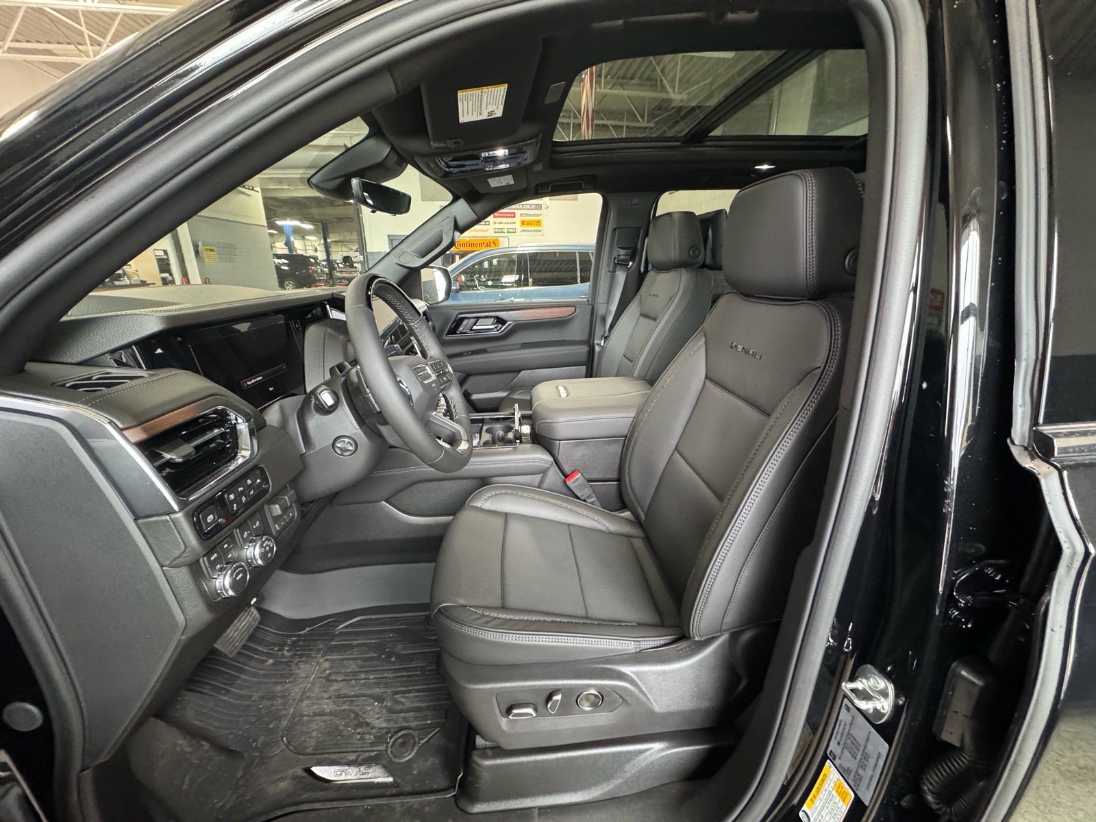 New 2026 GMC Yukon XL Denali w/ Denali Reserve Package image 22