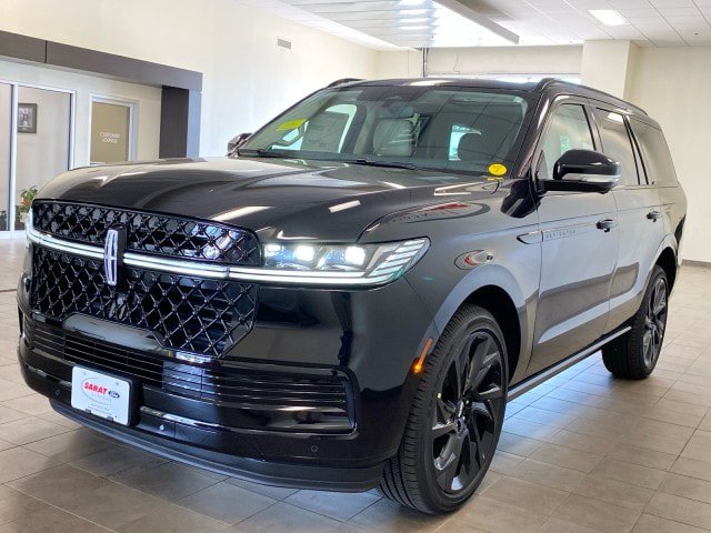 New 2027 Lincoln Navigator Reserve w/ Jet Appearance Package AWD/4WD image 4