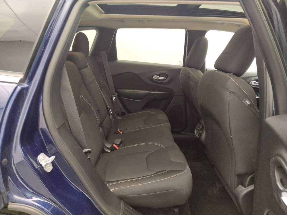 Used 2015 Jeep Cherokee Latitude w/ Comfort/Convenience Group image 19