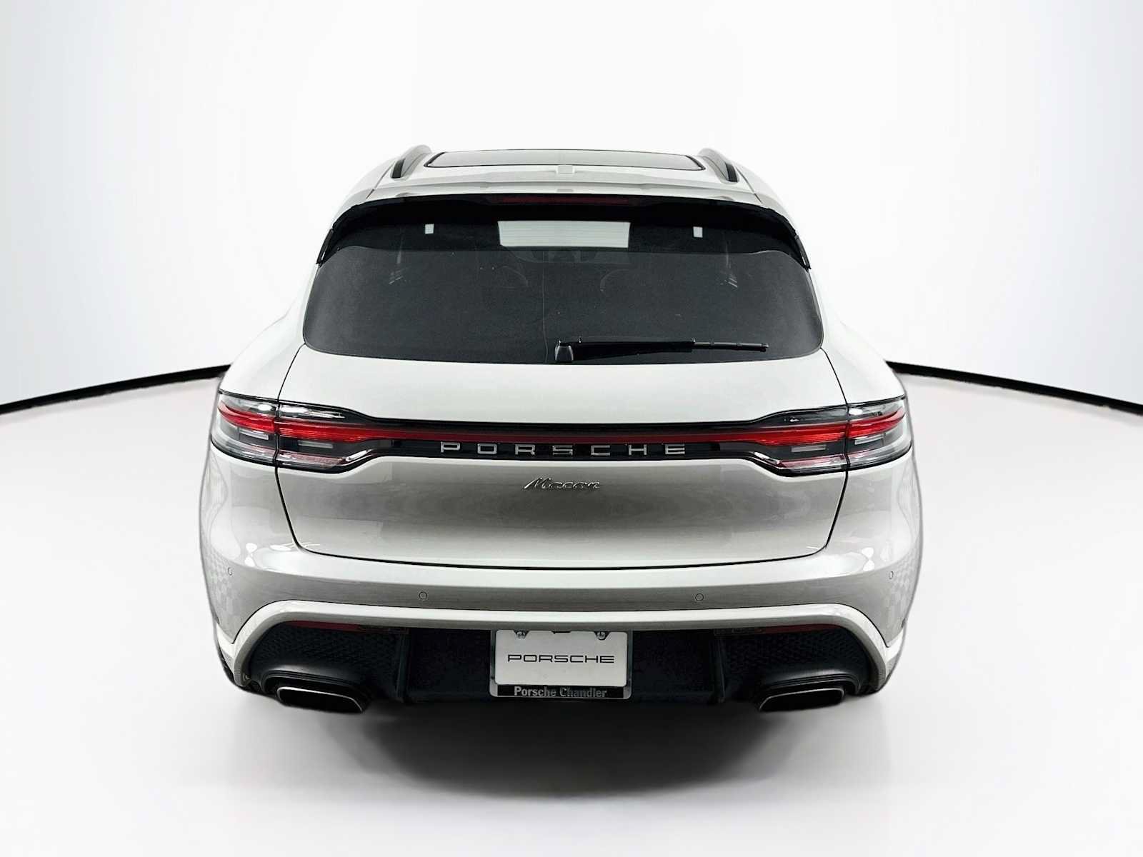Certified 2026 Porsche Macan AWD/4WD image 10