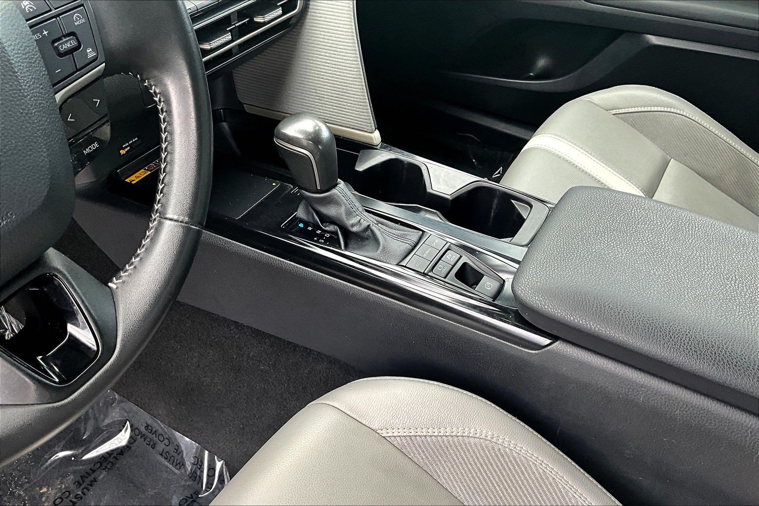 Used 2025 Toyota Camry SE FWD image 13