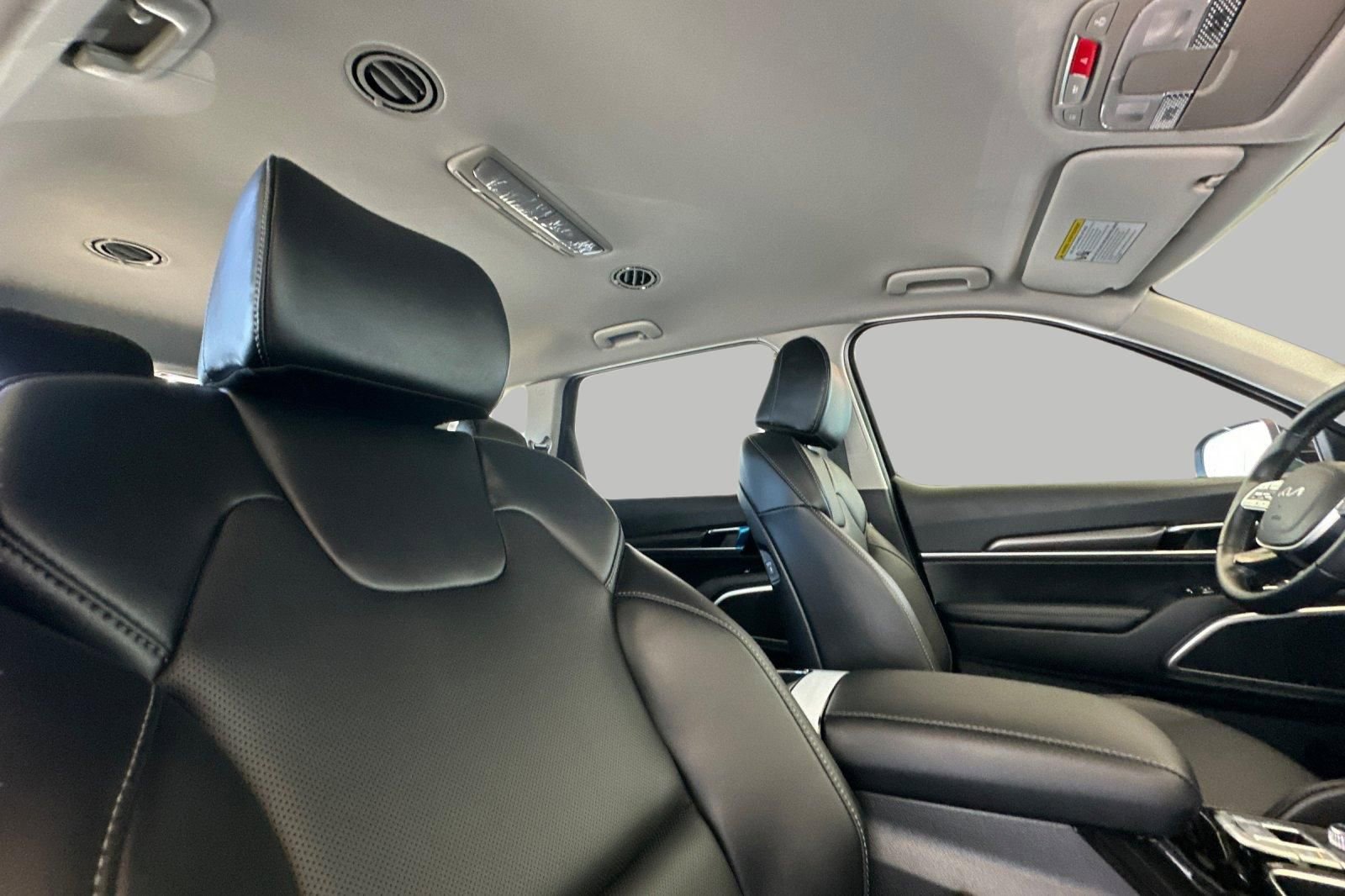 Used 2025 Kia Telluride LX FWD image 19