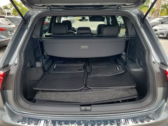 Certified 2023 Volkswagen Tiguan SE R-Line FWD image 7