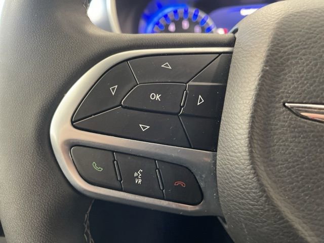 Used 2025 Chrysler Pacifica Select image 40