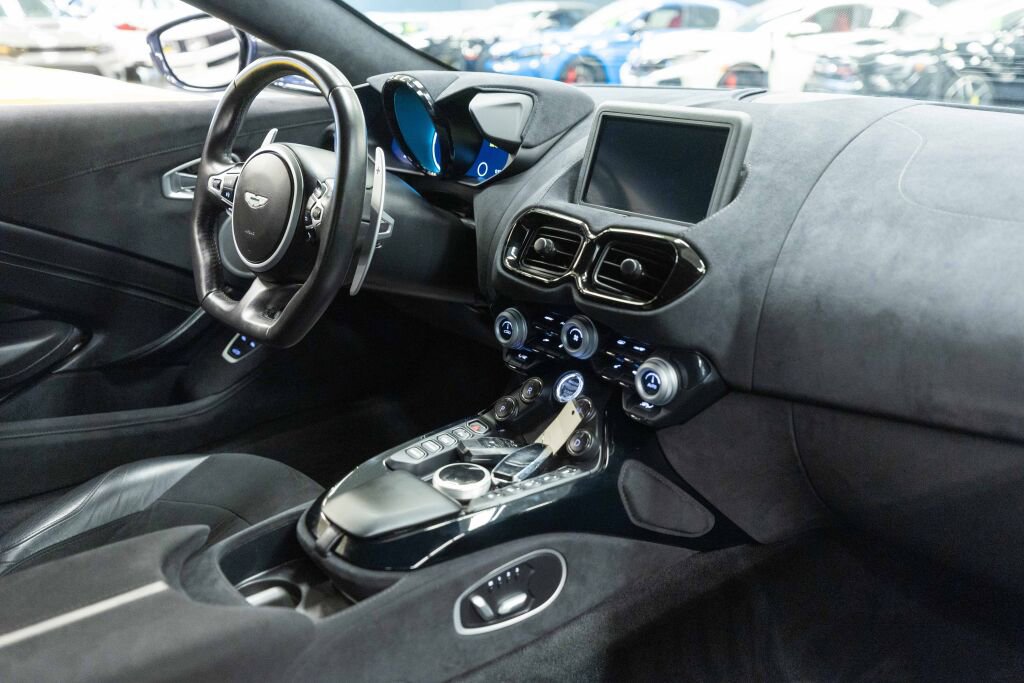 Used 2020 Aston Martin V8 Vantage Coupe image 12