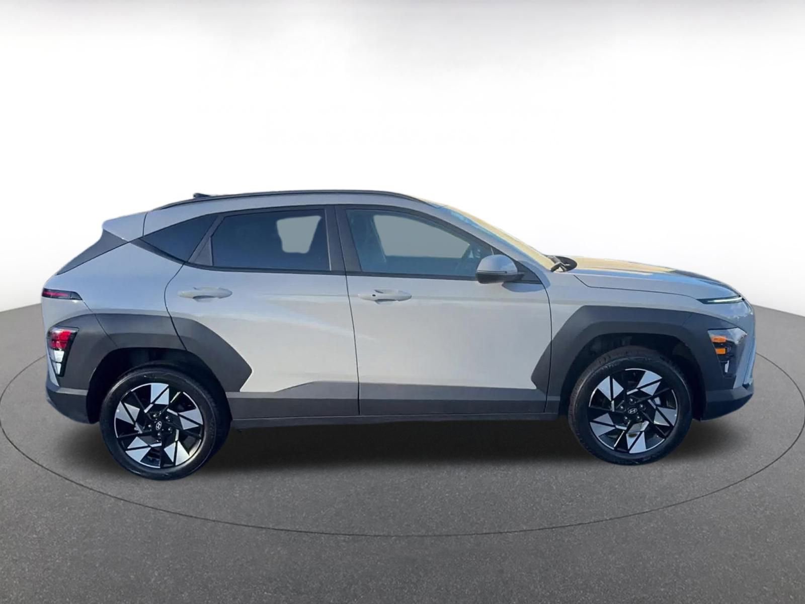 Used 2025 Hyundai Kona SEL image 16