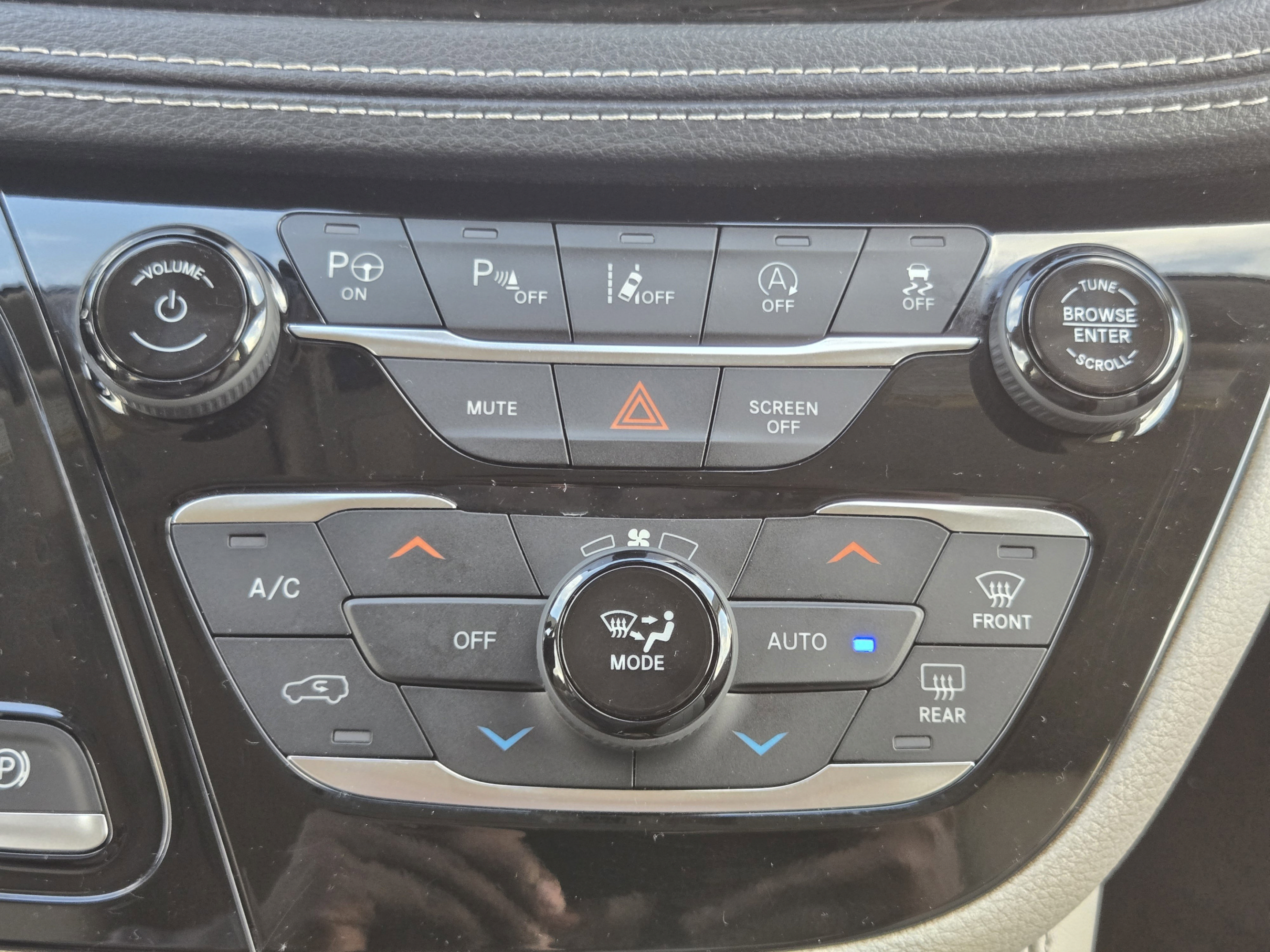 Used 2021 Chrysler Pacifica Limited w/ Premium & Safety Sphere Group AWD/4WD image 15