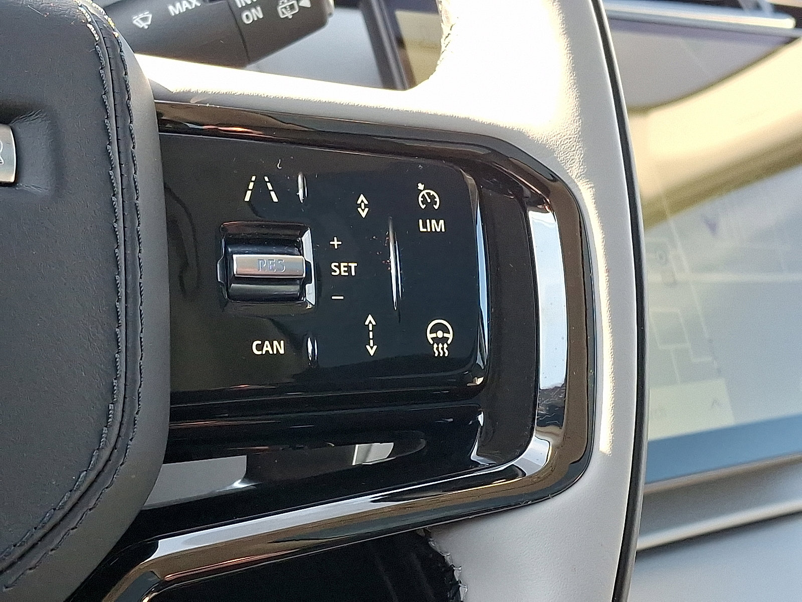 Used 2025 Land Rover Range Rover Velar S image 23