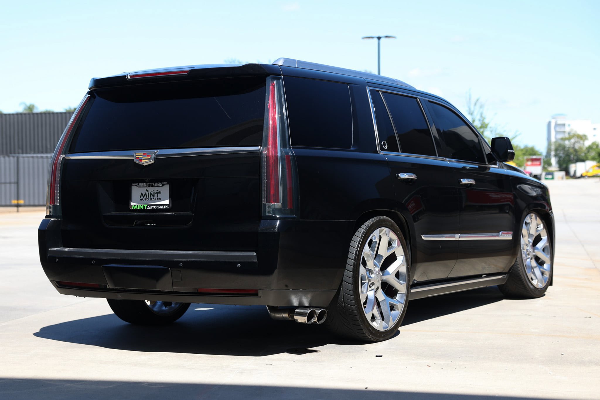 Used 2016 Cadillac Escalade Platinum AWD/4WD image 15