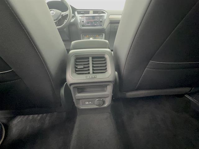 Used 2021 Volkswagen Tiguan SE w/ Panoramic Sunroof Package image 24