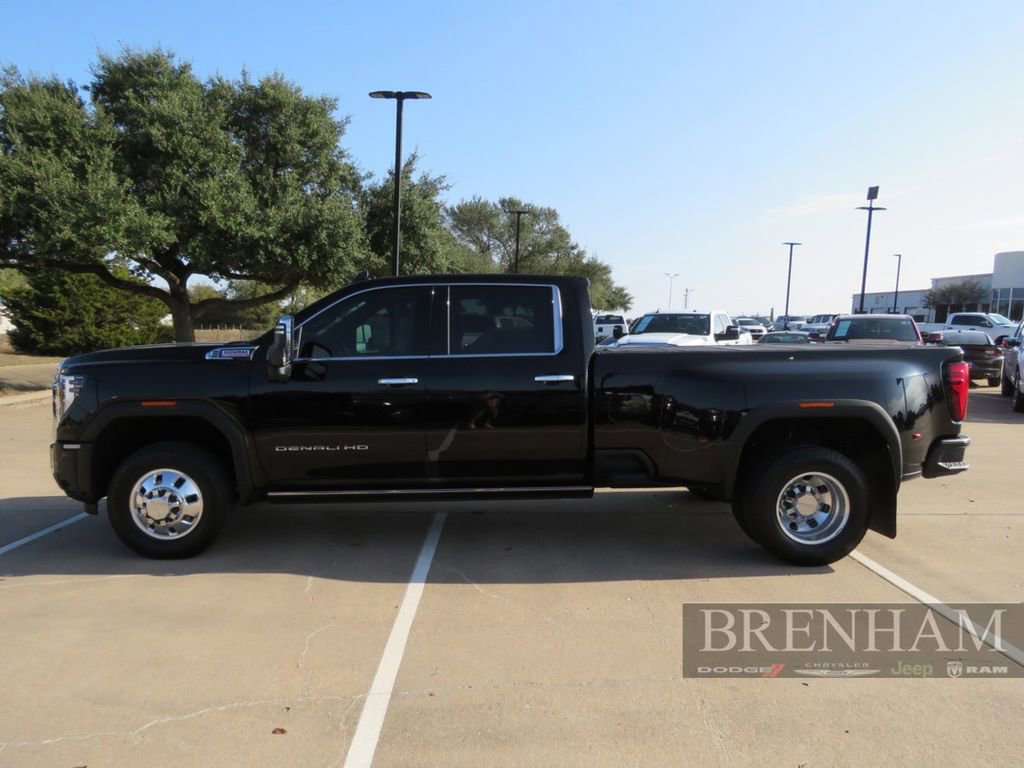 Used 2025 GMC Sierra 3500 Denali w/ Technology Package image 2