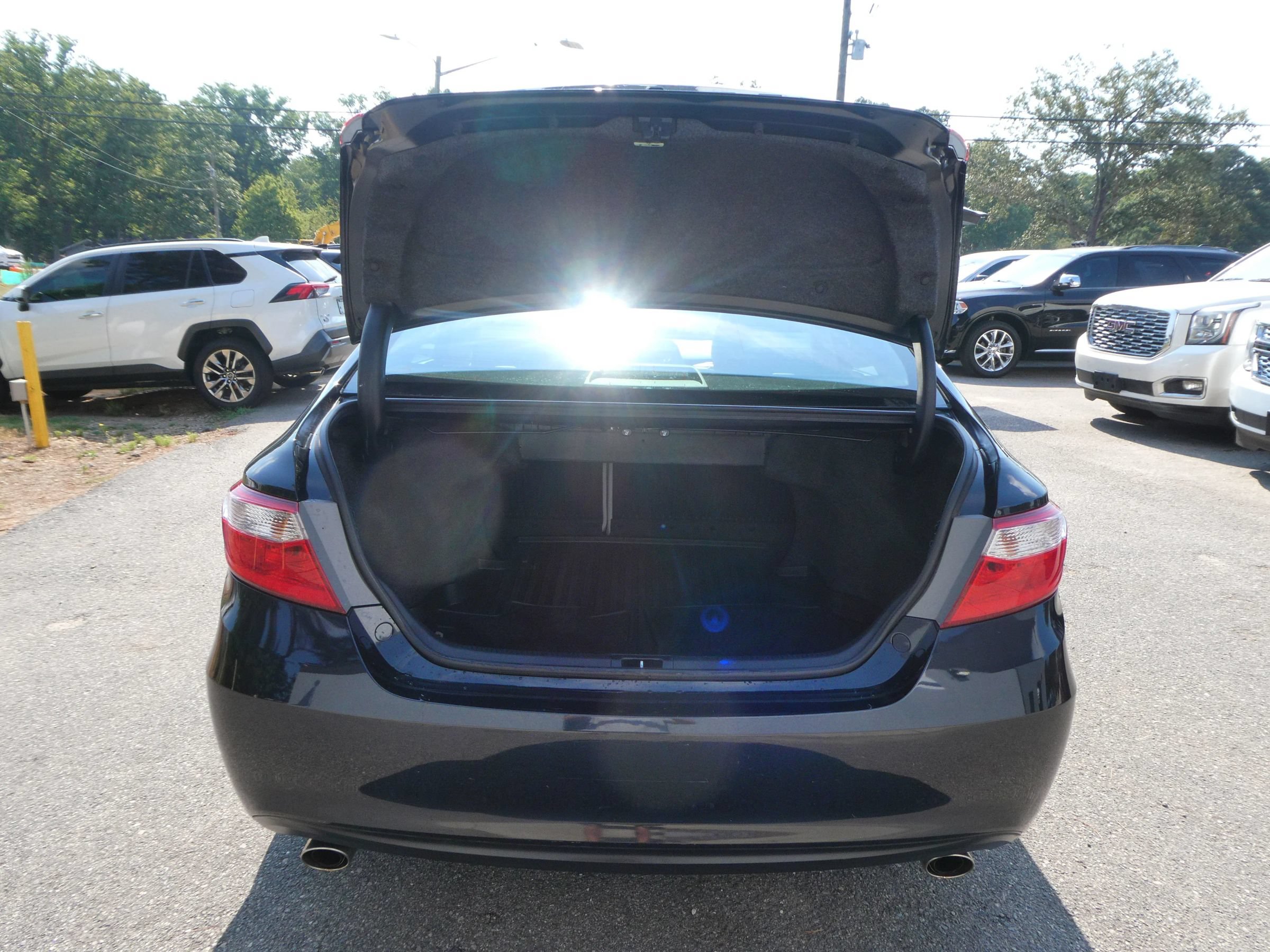 Used 2015 Toyota Camry XLE FWD image 7