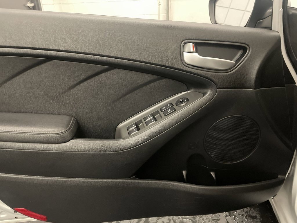 Used 2017 Kia Forte LX image 12