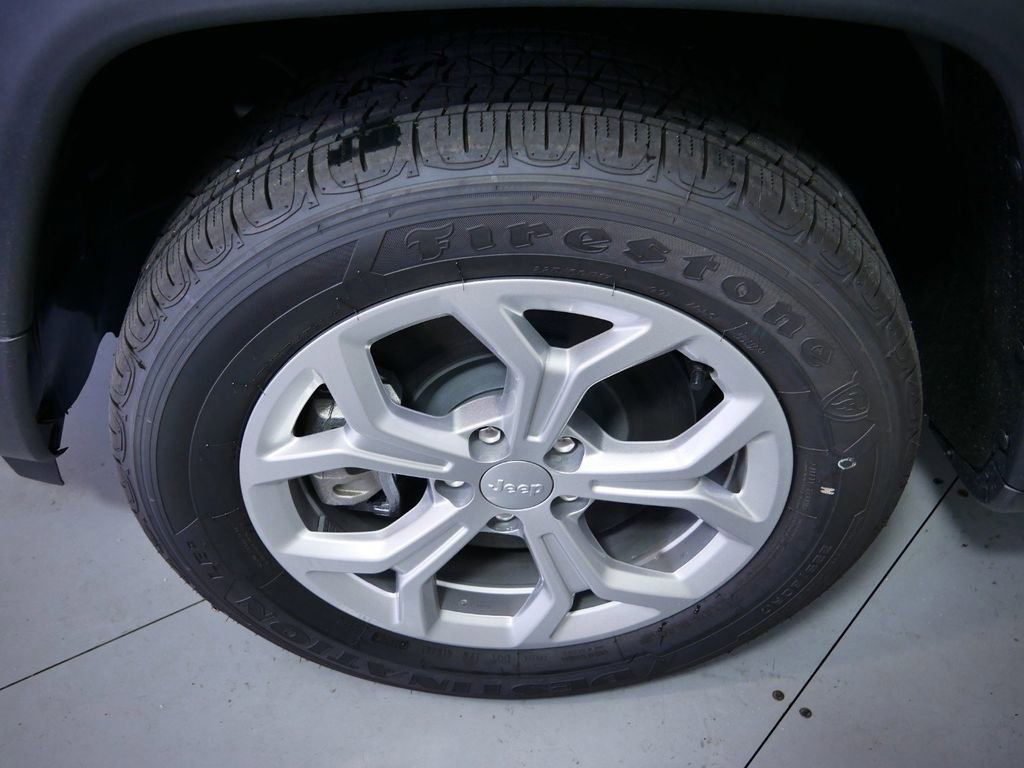 Used 2024 Jeep Compass Sport image 18