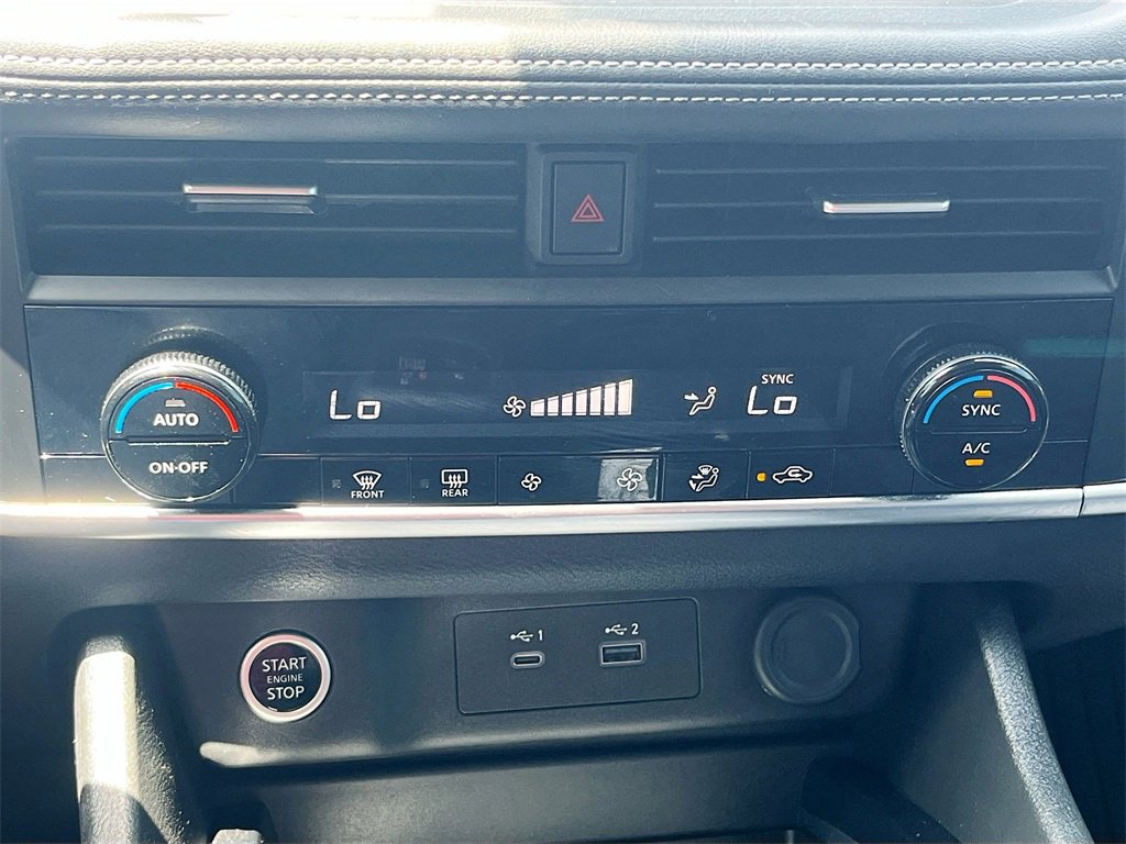 Used 2023 Nissan Rogue SV image 15