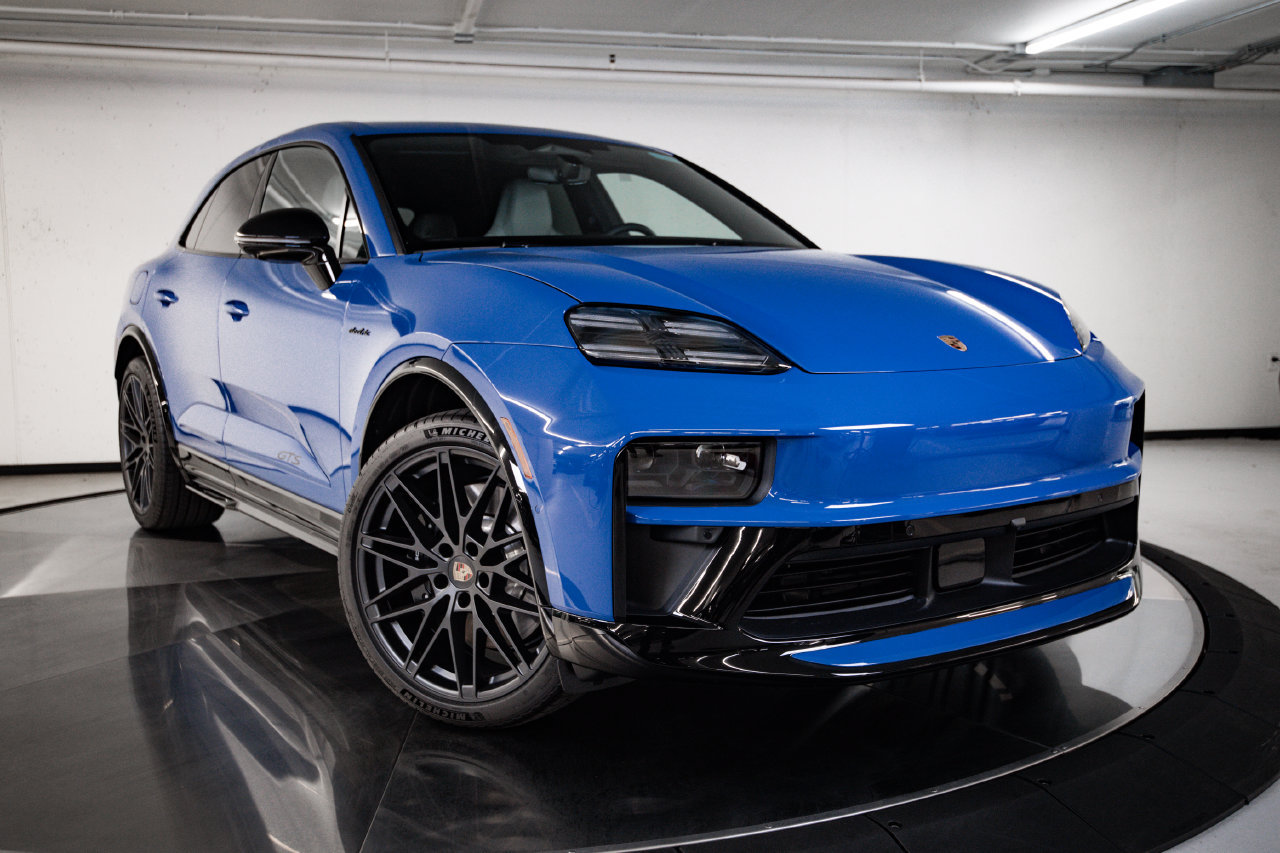 New 2026 Porsche Macan GTS Electric AWD/4WD image 9