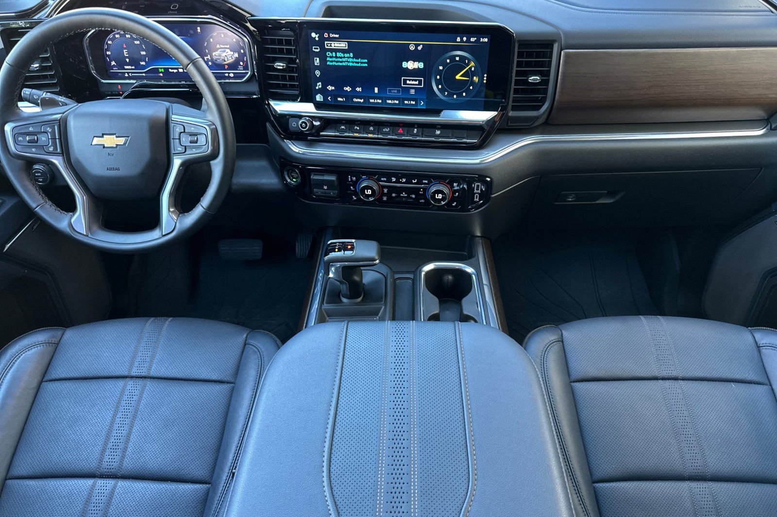 Used 2024 Chevrolet Silverado 1500 High Country w/ Technology Package image 13