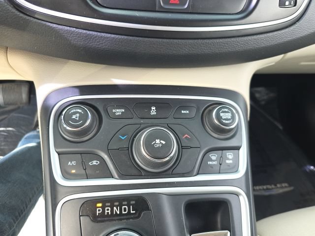 Used 2016 Chrysler 200 Limited FWD image 23